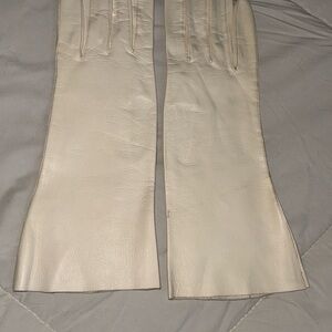 Vintage White Italian Leather Gloves – Women’s – Mid-Length